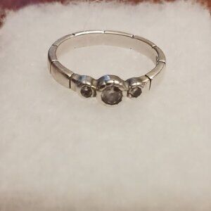 Vintage Silpada Size 6 Sterling Silver Triple Cubic Zirconia ring